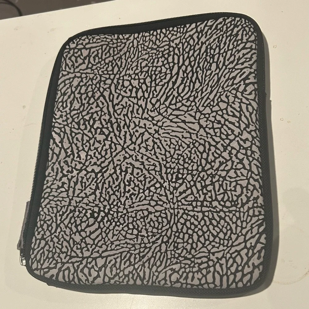 Jordan 3 elephant print tablet sleeve *rare*